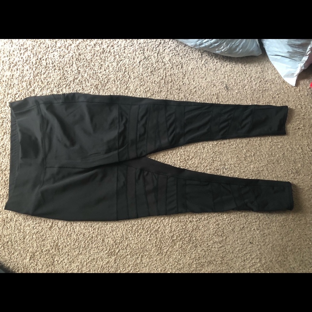 Popfit leggings with mesh panel